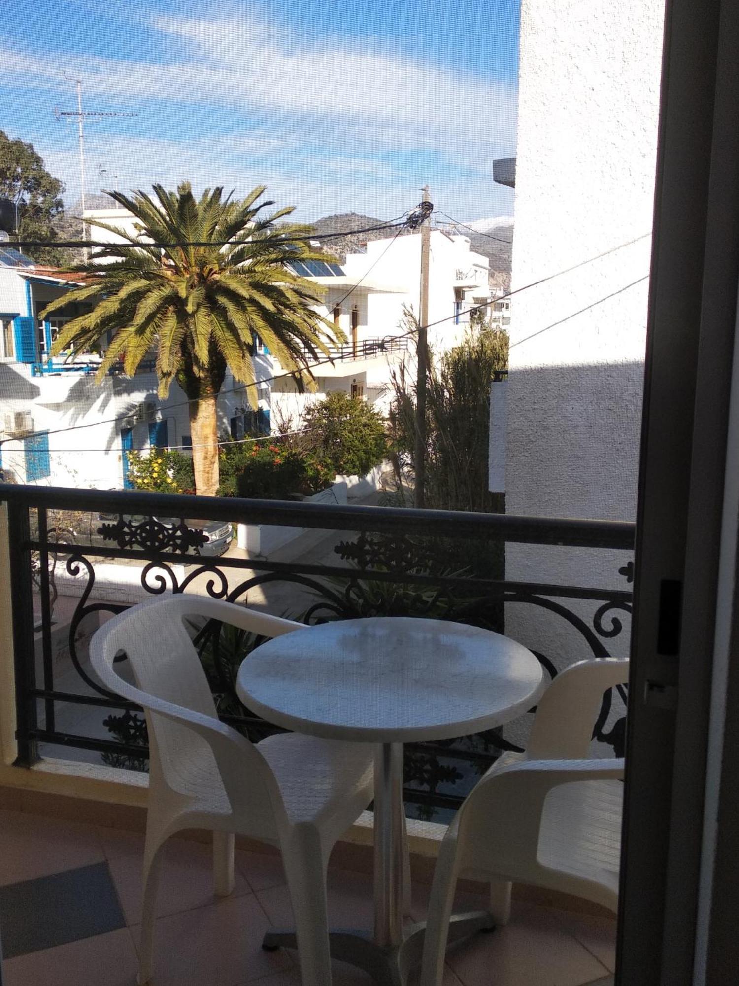 Ton Mari Apartments Palaiochora Exterior foto